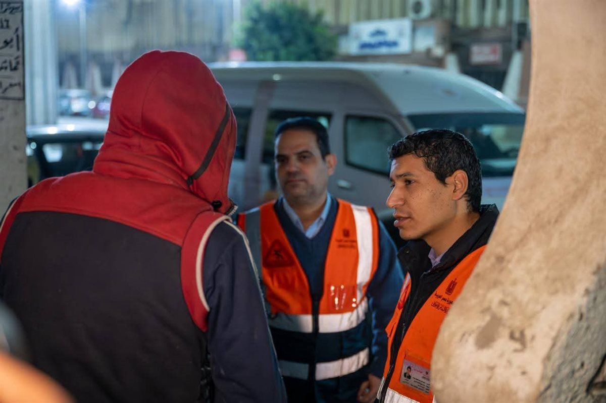 وزارة التضامن الاجتماعي: التدخل السريع يكثف الحملات الليلية لإنقاذ مواطنين بلا مأوى.. وينقل ثلاث حالات بمنطقة مصر الجديدة لمجمع 