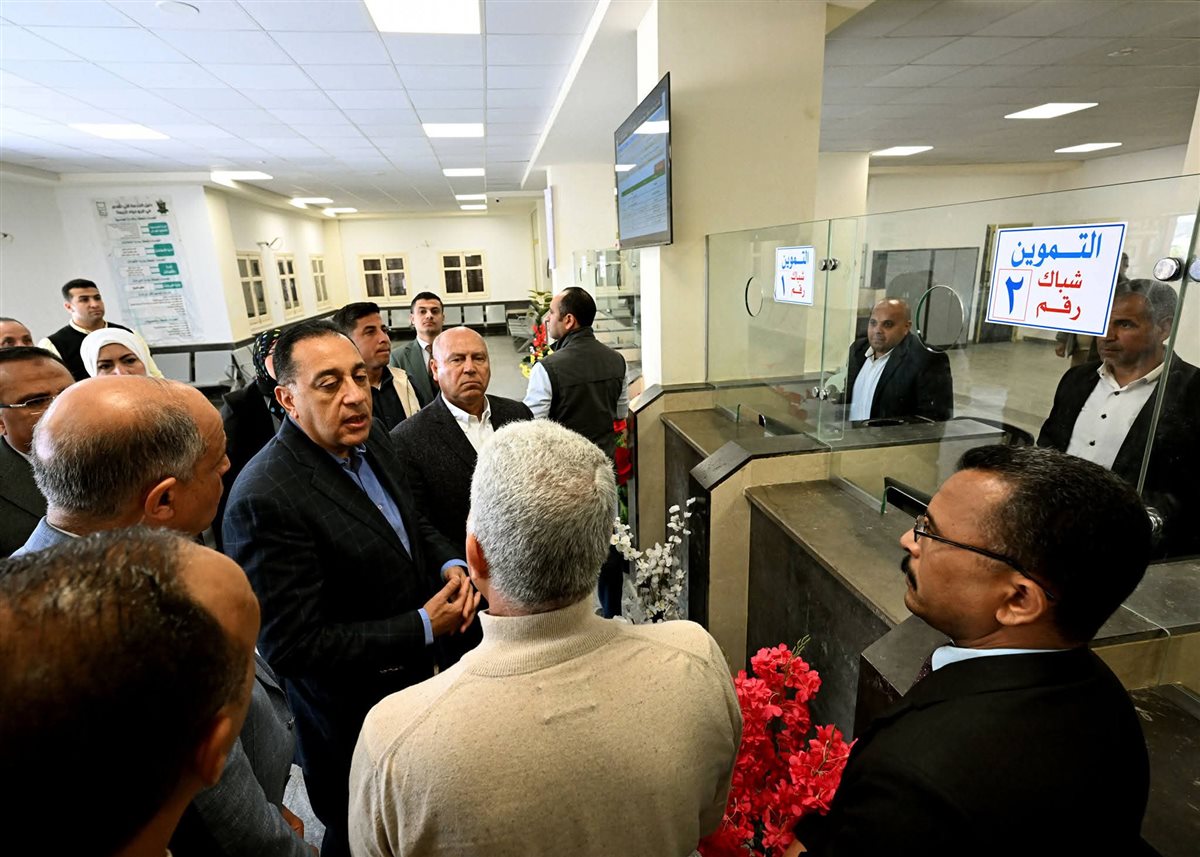 ضمن المبادرة الرئاسية حياة كريمة: رئيس الوزراء يتفقد سير العمل والخدمات المقدمة للمواطنين بالمركز التكنولوجي بقرية 