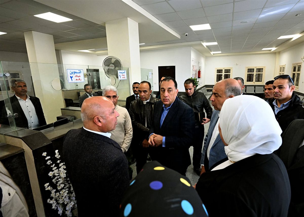 ضمن المبادرة الرئاسية حياة كريمة: رئيس الوزراء يتفقد سير العمل والخدمات المقدمة للمواطنين بالمركز التكنولوجي بقرية 