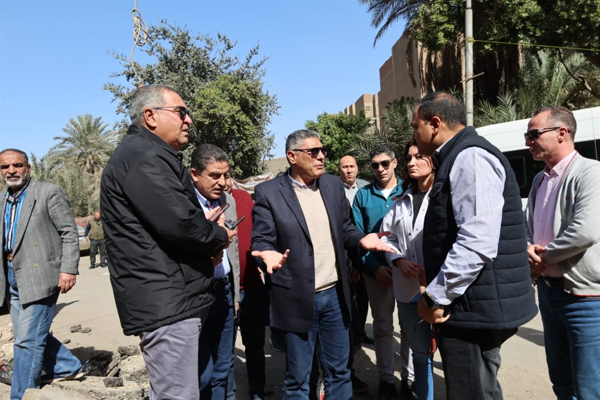 محافظة الجيزة ترفع الكتل الخرسانية وتفتح سلم مشاه مدينة النور بحي الهرم