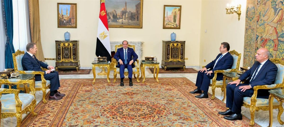 استقبل السيد الرئيس السيسي، اليوم، السيد سيرجي ناريشكين، رئيس جهاز الاستخبارات الخارجية بروسيا الاتحادية، بحضور اللواء حسن رشاد رئيس المخابرات العامة.