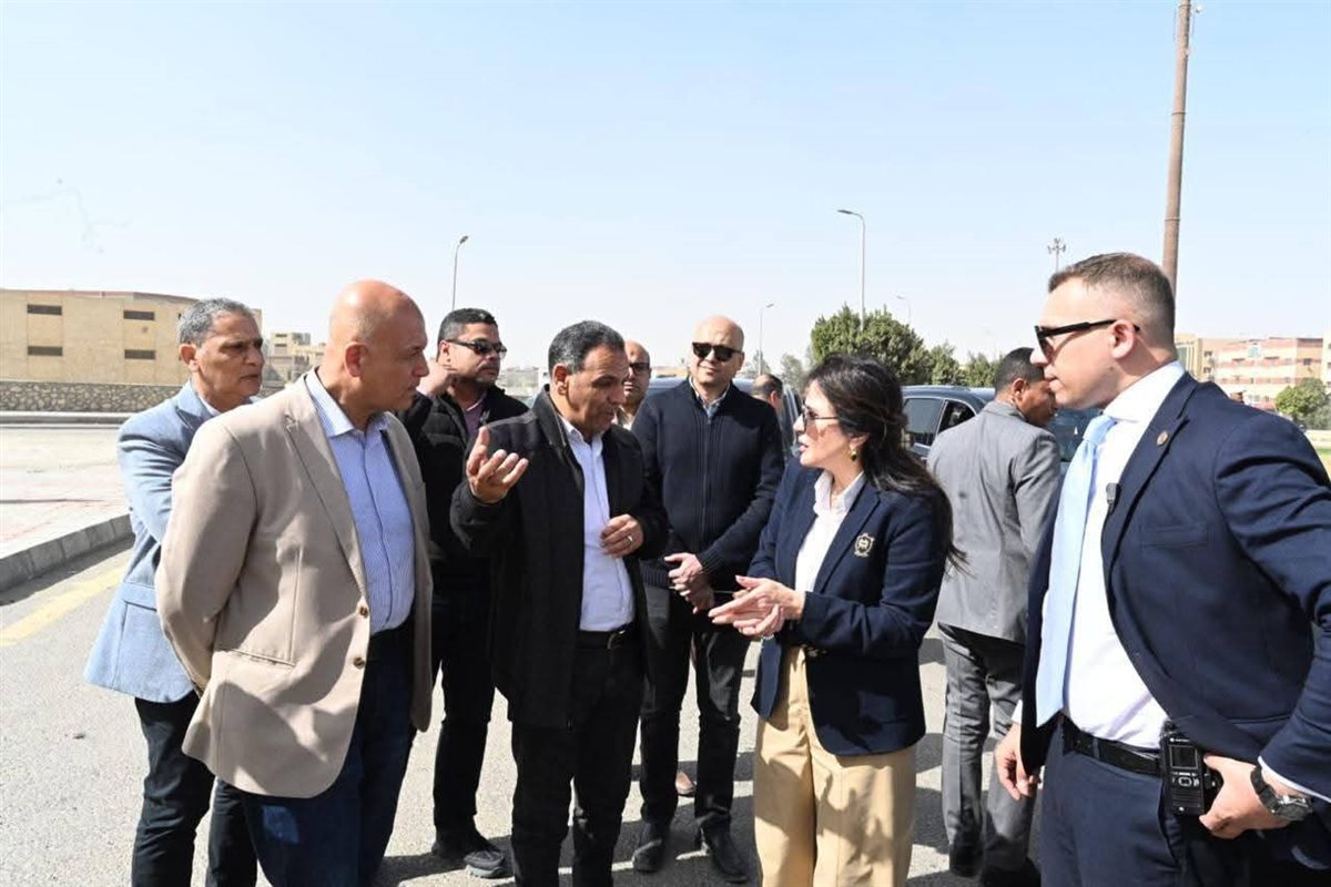 عقب جولتها بمدينة حدائق العاصمة: وزيرة الإسكان تتفقد مشروع المحطة الوسيطة للمخلفات بالمنطقة الصناعية الأولى بمدينة العبور