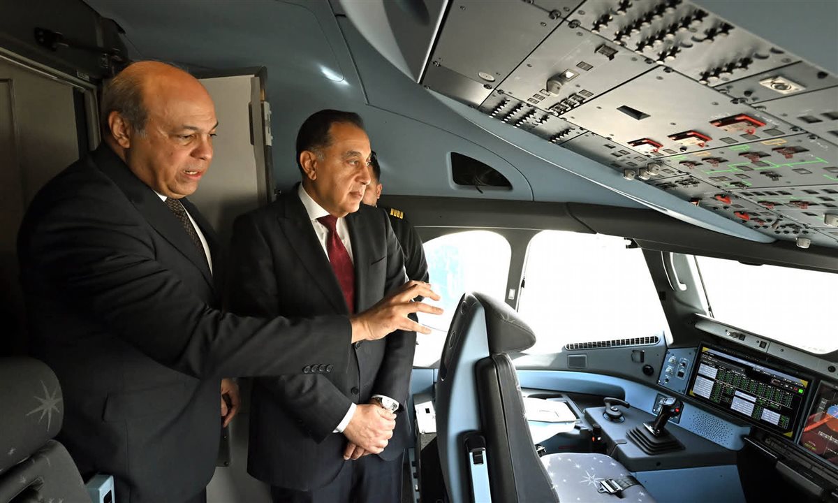 خلال فعاليات الاحتفال بانضمامها:رئيس الوزراء يتفقد أول طائرة من طراز Airbus A350-900 &nbsp;بأسطول الناقل الوطني .