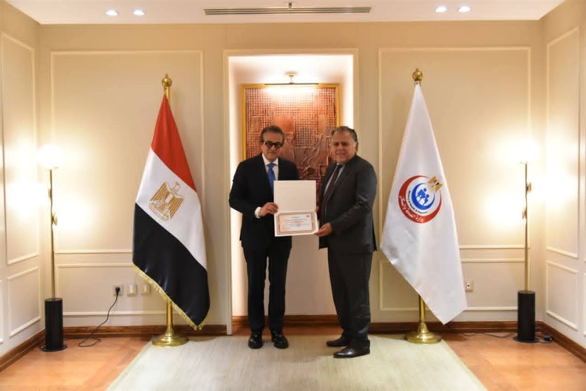 وزير الصحة يكرم فرق القوافل الطبية وممثلي الخارجية المشاركين في دعم الأشقاء بالسودان وجيبوتي والصومال