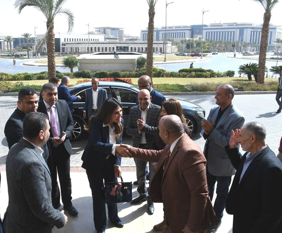 وزيرة الإسكان تصل إلى ديوان عام الوزارة عقب أداء اليمين الدستورية أمام فخامة السيد الرئيس