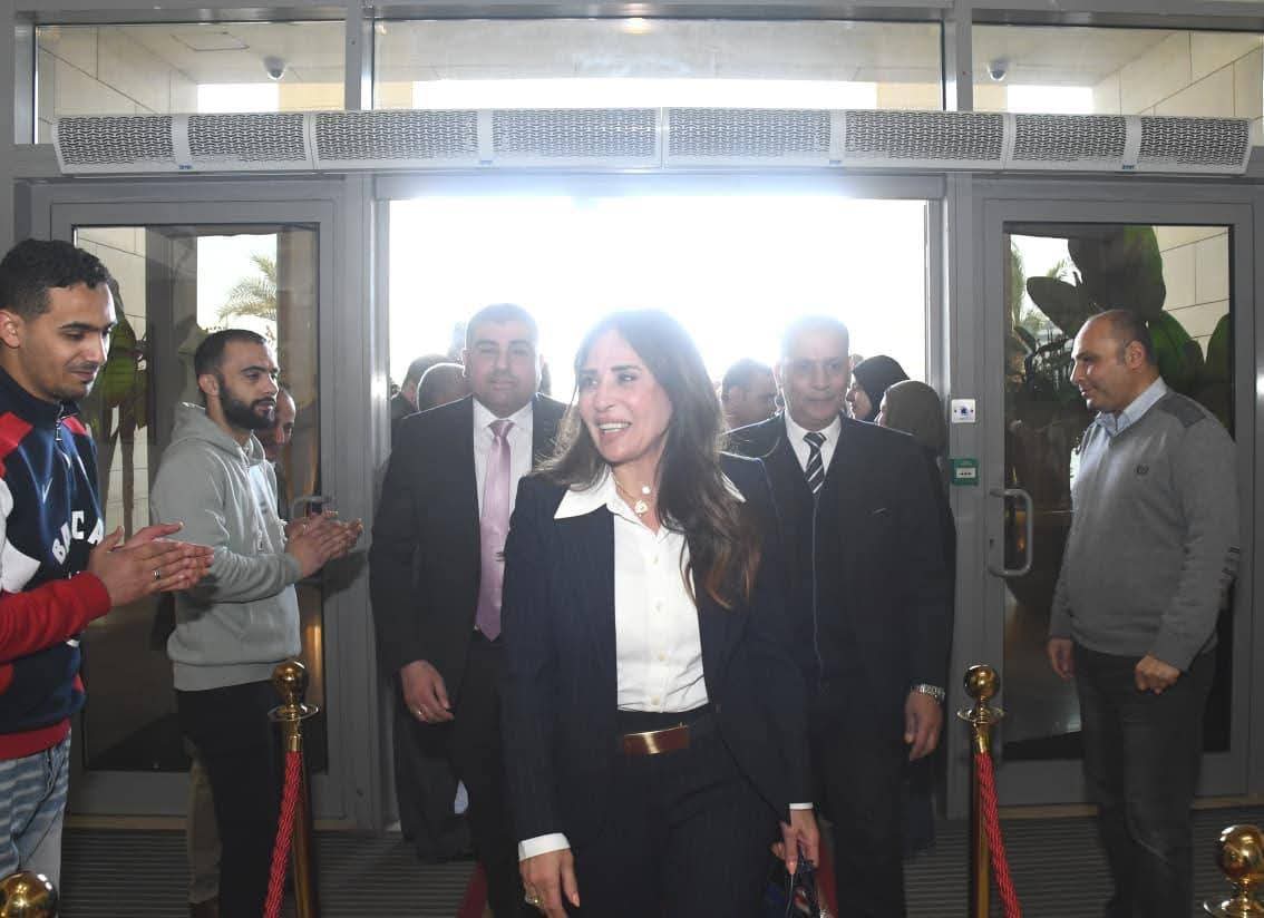 وزيرة الإسكان تصل إلى ديوان عام الوزارة عقب أداء اليمين الدستورية أمام فخامة السيد الرئيس