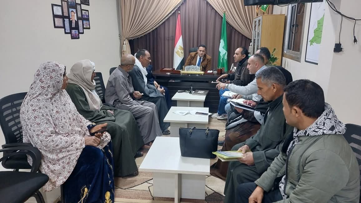 رئيس مركز ومدينة كفر صقر يستمع لشكاوى المواطنين ويوجه بحلها فوراً&nbsp;