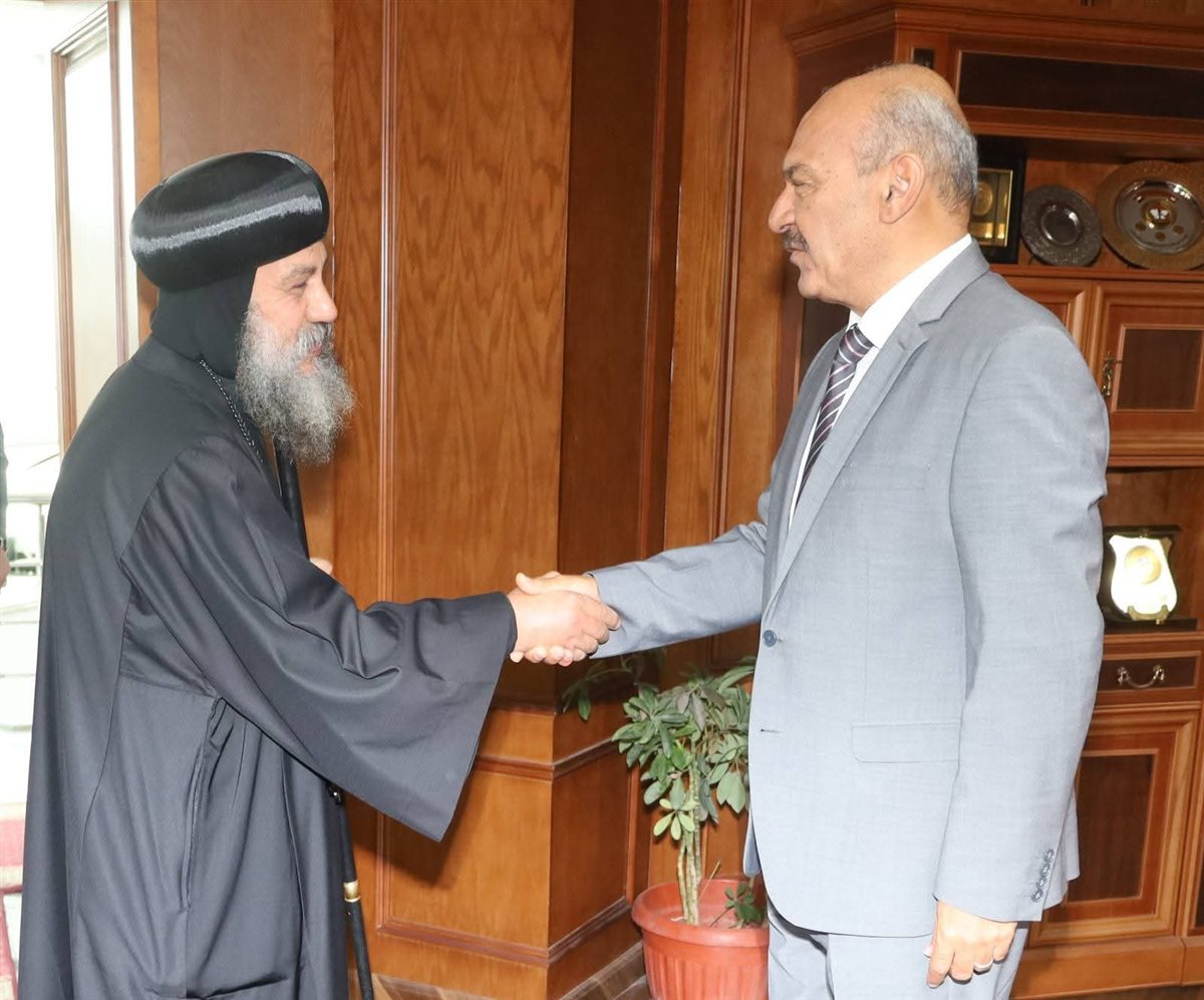الأنبا بموا يهنئ محافظ السويس الجديد ويؤكد أهمية تكاتف الجميع من أجل مستقبل أفضل
