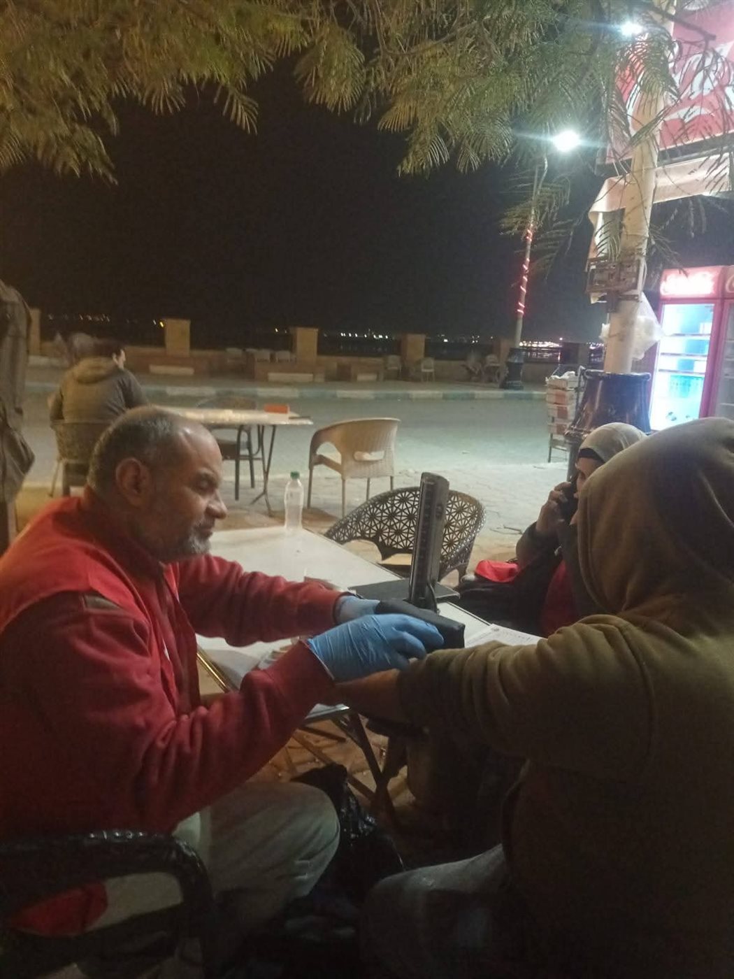 قافلة مبادرة الأمراض المزمنة تفحص المواطنين بكورنيش السويس