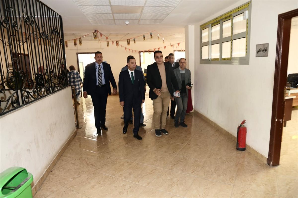 محافظ المنوفية يفاجئ المركز التكنولوجي بحي غرب شبين الكوم لمتابعة انتظام سير العمل ويستدعى رئيس الحى