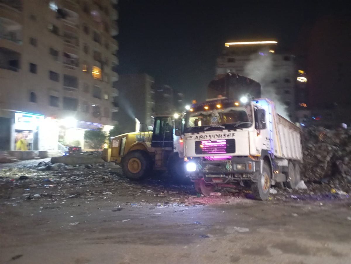 محافظة الجيزة ترفع ٢٧٠٠ طن مخلفات من العمرانية والوراق ضمن حملات مكثفة لرفع كفاءة النظافة