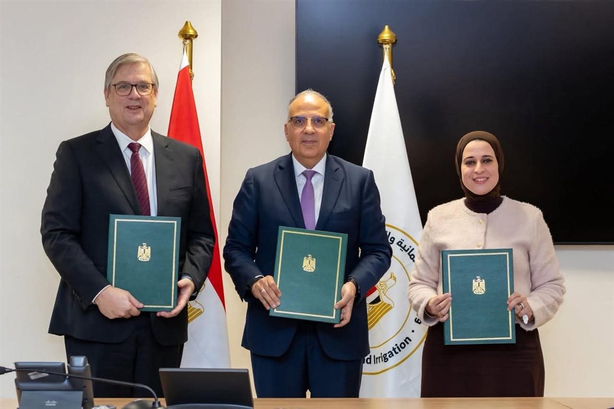 مصر وهولندا توقعان إتفاقية لتمويل مشروع حماية الشواطئ بمدن الدلتا
