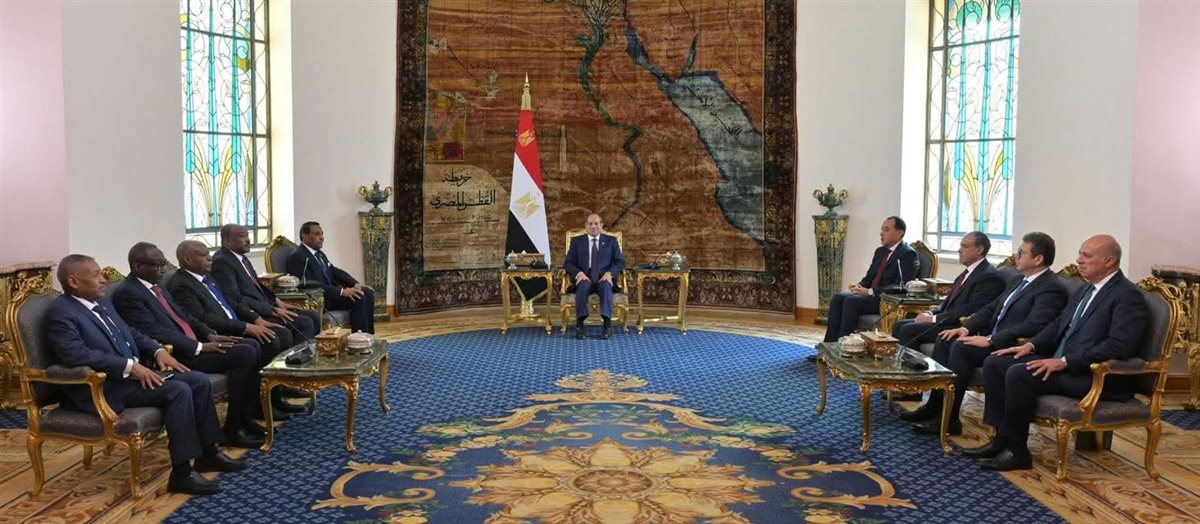 استقبل السيد الرئيس السيسي، اليوم، الدكتور كامل إدريس، رئيس مجلس وزراء جمهورية السودان، وذلك بحضور الدكتور مصطفى مدبولي، رئيس مجلس الوزراء، ووفدي البلدين.