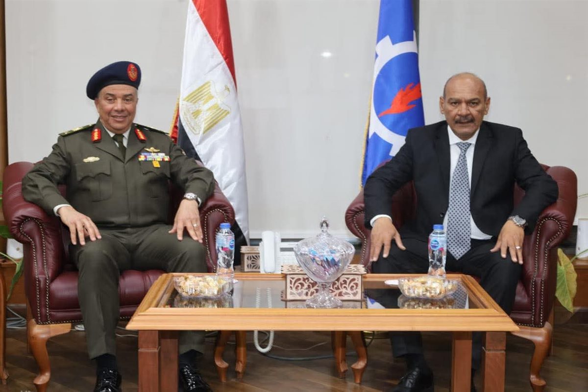 محافظ السويس يستقبل قائد الجيش الثالث الميداني