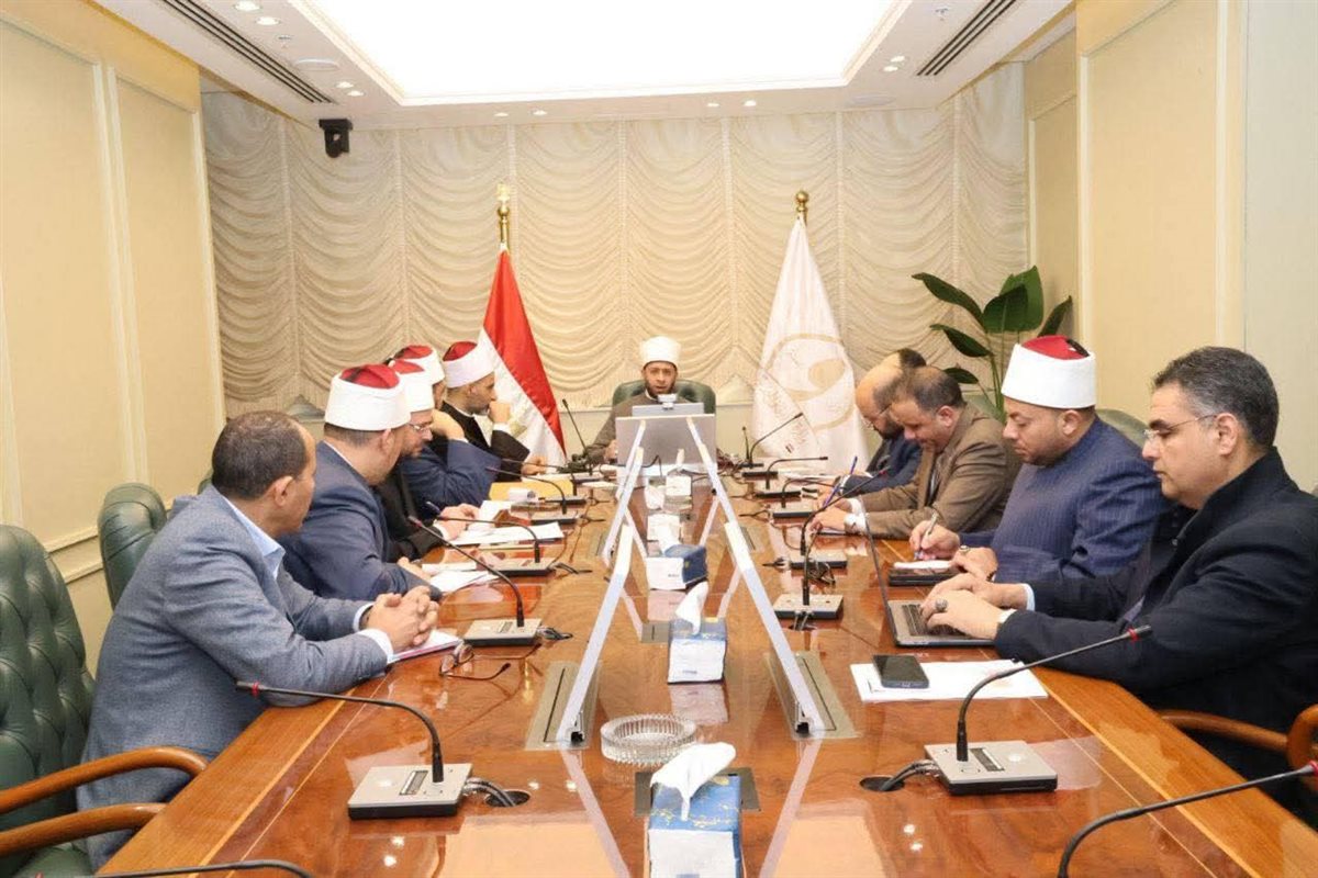 وزير الأوقاف يجتمع بمديري المديريات لمتابعة جهود الوزارة في رمضان