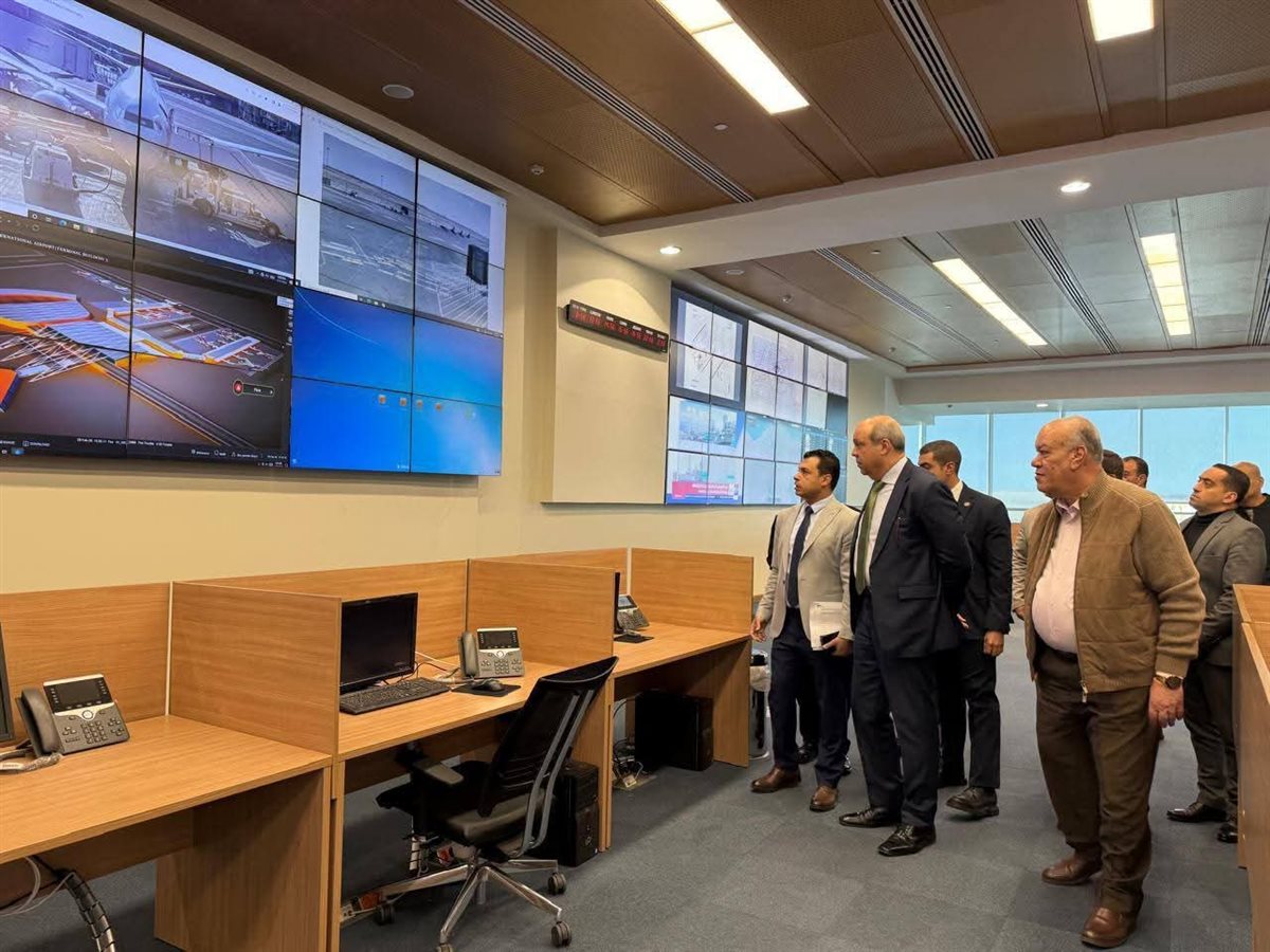 وزير الطيران المدني يتفقد مطار القاهرة الدولي، لمتابعة سير العمل بالمطار والاطمئنان على &nbsp;حركة التشغيل وفق الخطط المعتمدة فى أعقاب الاحداث الجاريه