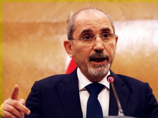 عاجل الأردن يعلن استدعاء القائم بأعمال سفارة إيران في عمّان وإبلاغه رسالة احتجاج شديدة اللهجة إلى حكومته على الاعتداءات التي استهدفت أراضي الأردن ودول عربية شقيقة&nbsp;