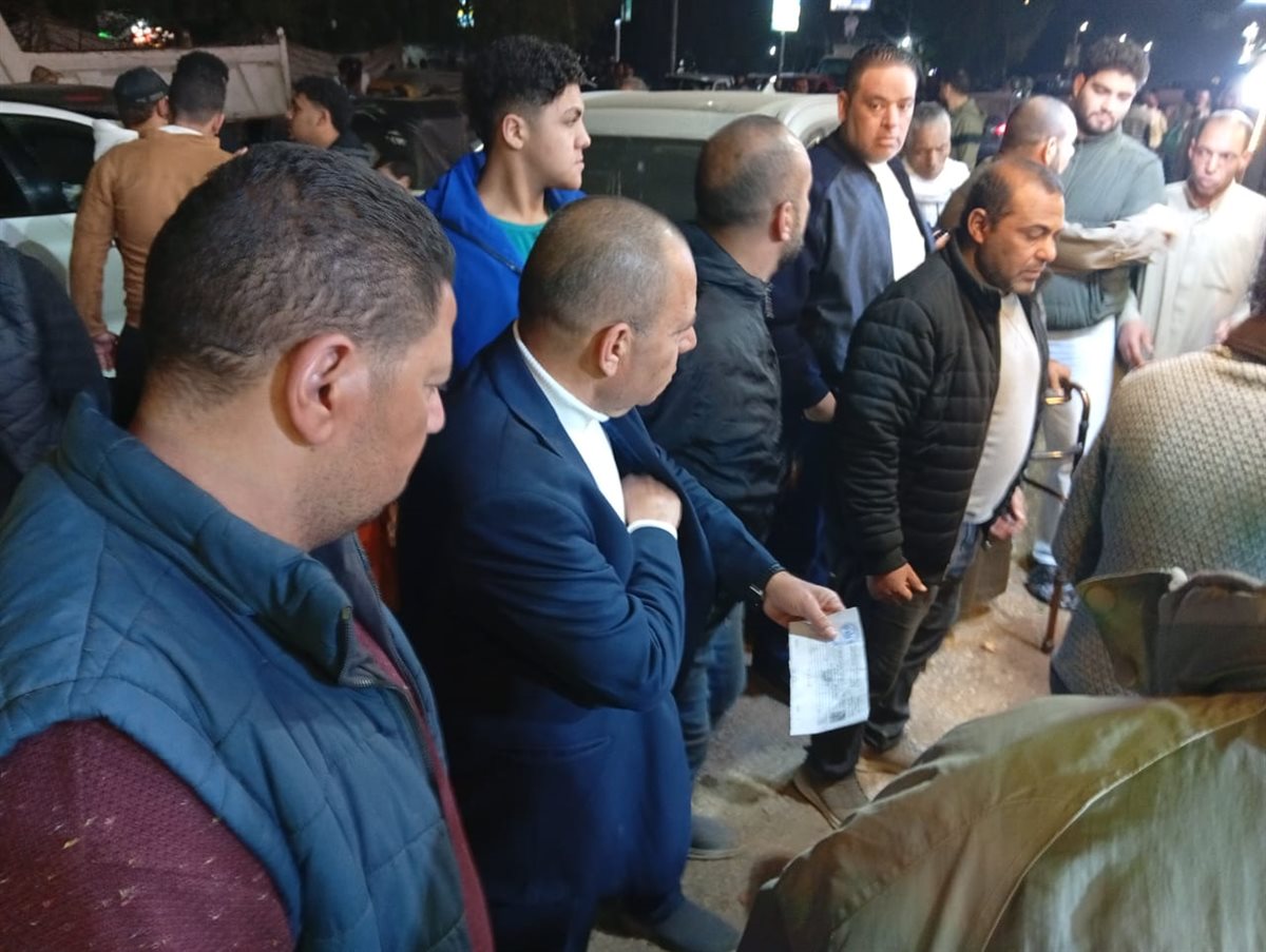 رئيس مركز ومدينة أبو النمرس بجنوب الجيزة يقود حملة إشغالات ليلية لإعادة الإنضباط
