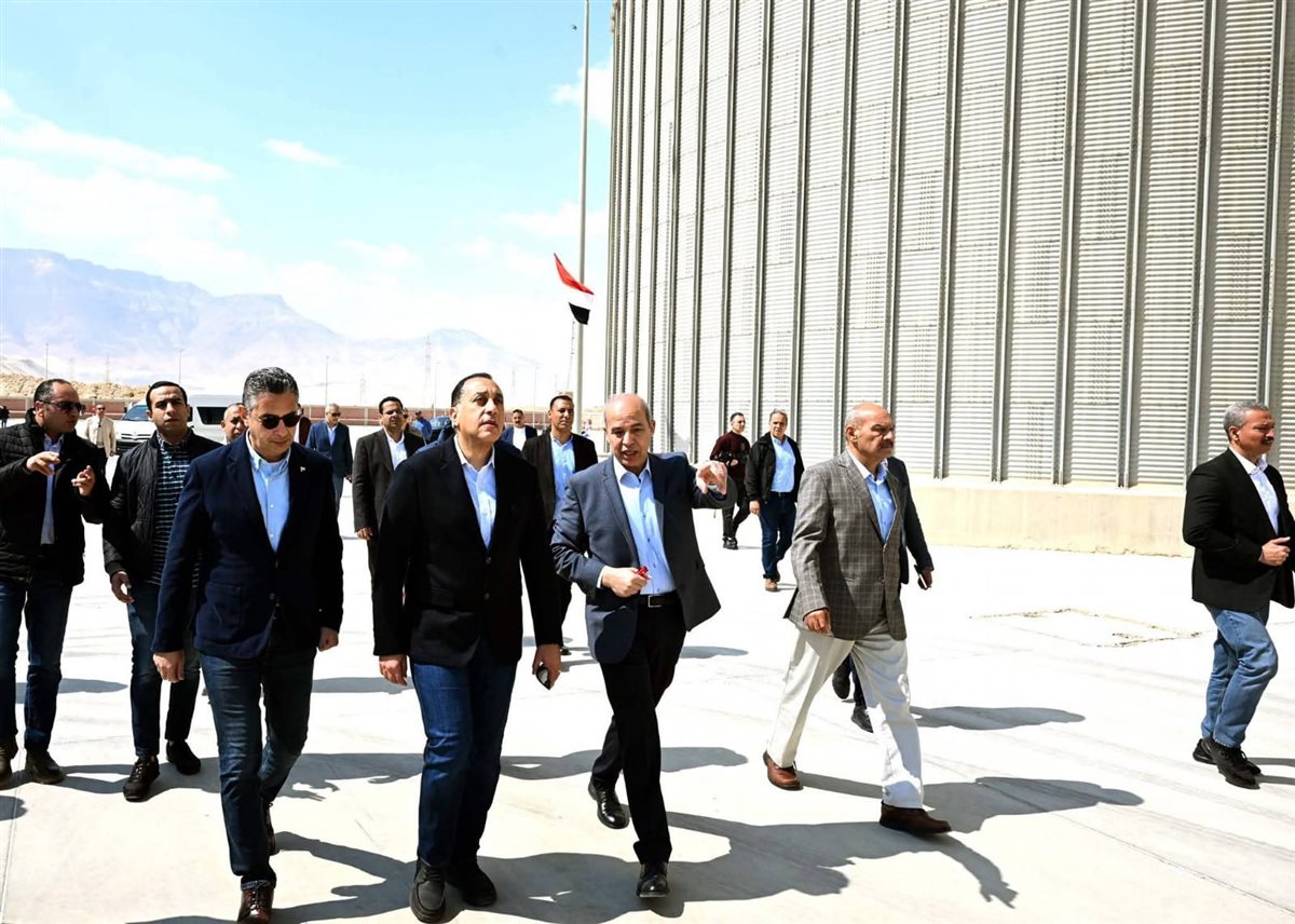 مدبولي.. خلال تفقدة صومعة عتاقة بالسويس يطمئن المواطنين بأن مخزون &nbsp;يكفي لفترات طويلة