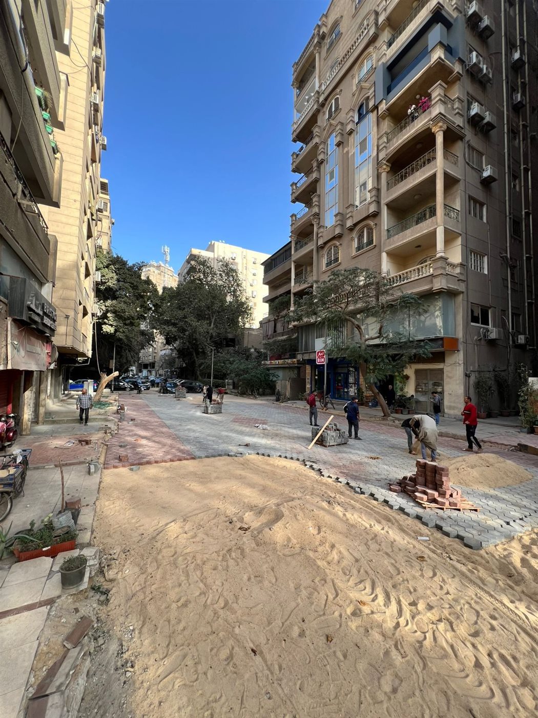 محافظ الجيزة: تطوير ورصف 17 شارعًا بحي العجوزة ضمن الخطة الاستثمارية