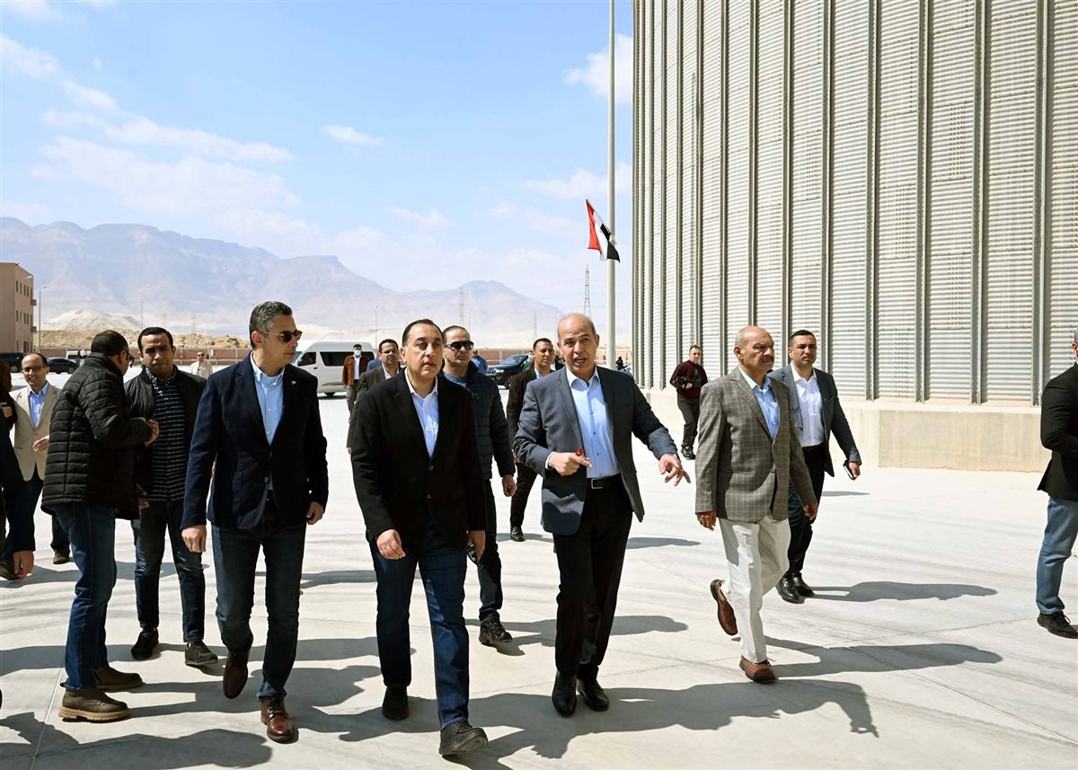 رئيس الوزراء يتفقد صومعة عتاقة بالسويس للاطمئنان على كفاءة منظومة تخزين القمح وتعزيز المخزون الاستراتيجي من السلع الأساسية