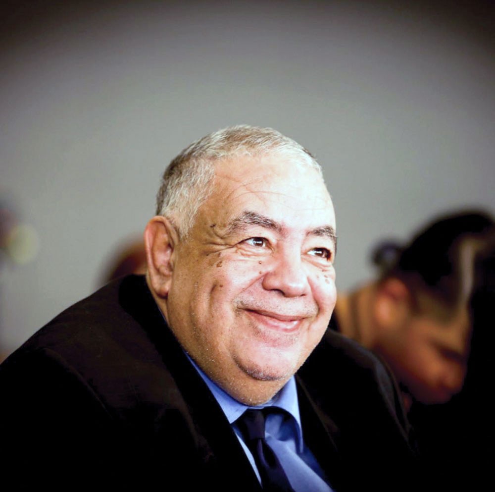 بشير يهنئ د.عادل فهيم بجائزة الأسد الذهبي لعام 2026
