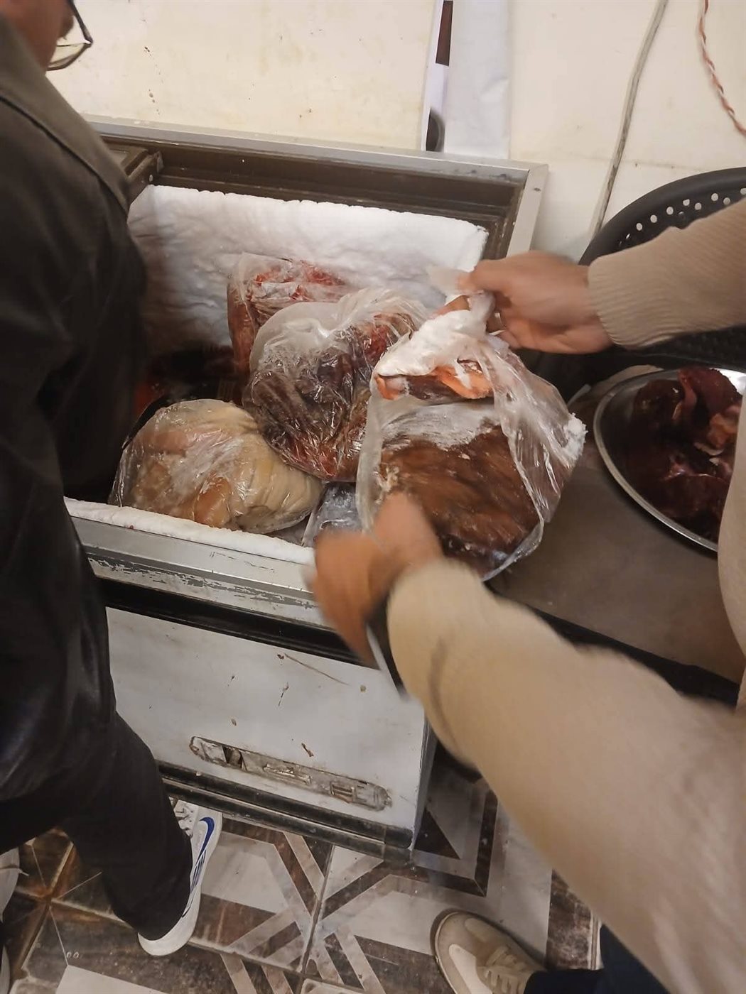 ضبط 171 كيلو لحوم فاسدة بحي فيصل بالسويس