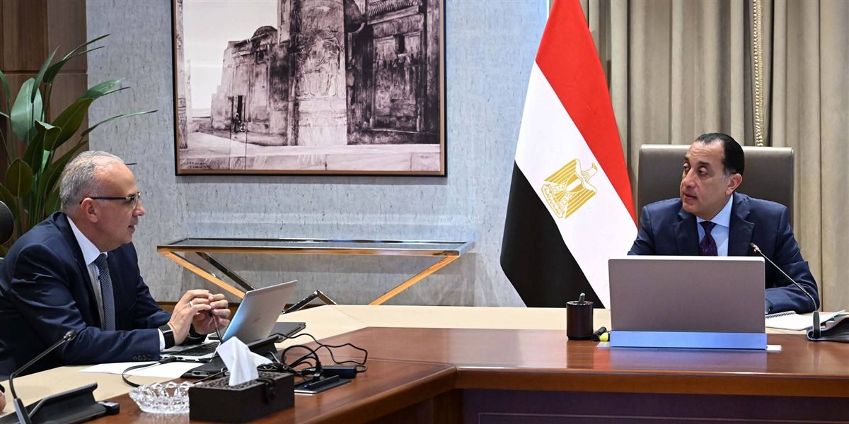 رئيس الوزراء يستعرض مع وزير الري مستجدات عددٍ من مشروعات الوزارة