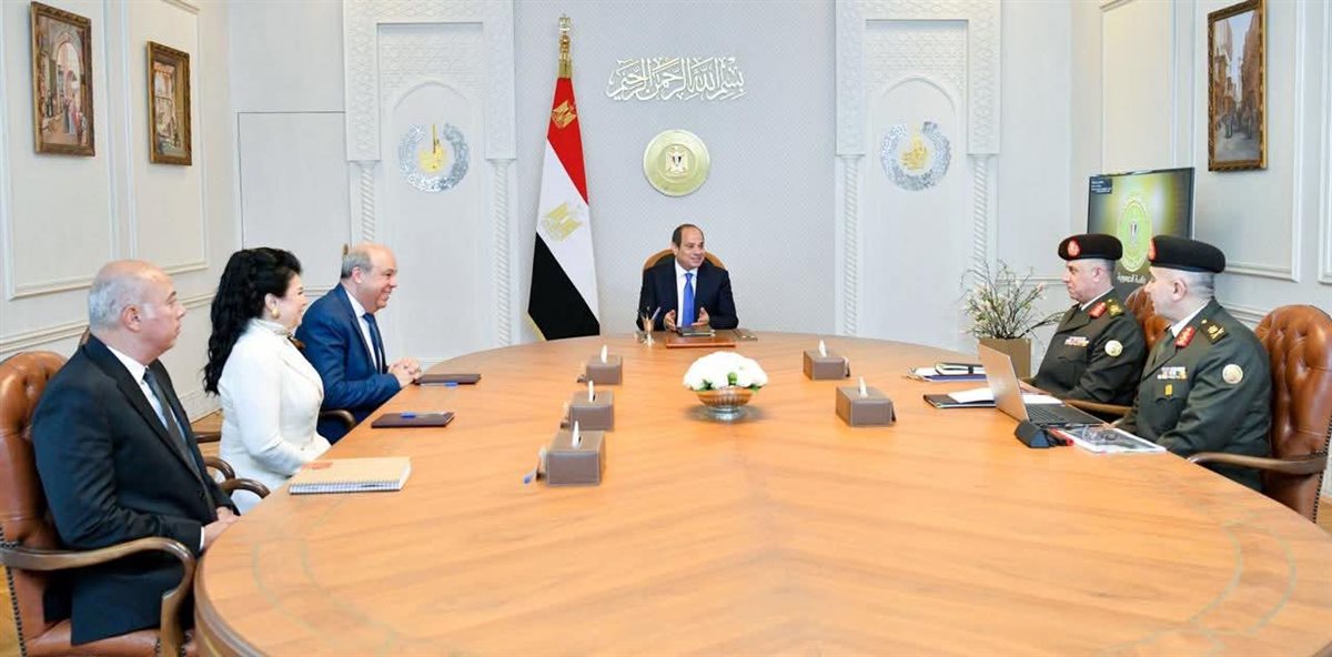 الرئيس السيسي يعقد اجتماعاً لمتابعة جهود وزارة الطيران المدني لتطوير المطارات المصرية&nbsp;