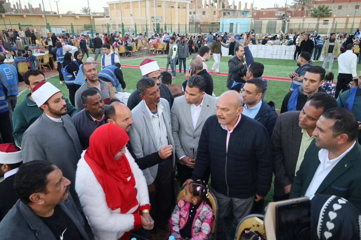 محافظ السويس يشارك الأهالي في حفل إفطار شمال المحافظة