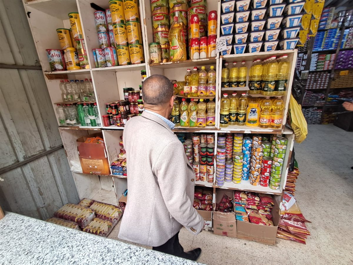 رئيس مدينة أبو النمرس يمر على مستودعات البوتاجاز والمحال التجارية لمراقبة الأسعار
