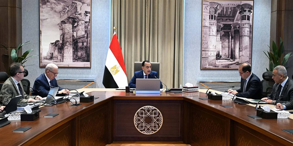 رئيس الوزراء يستعرض تقديرات الاستثمارات الحكومية المستهدفة ضمن خطة التنمية الاقتصادية والاجتماعية للعام المالي 2027/2026