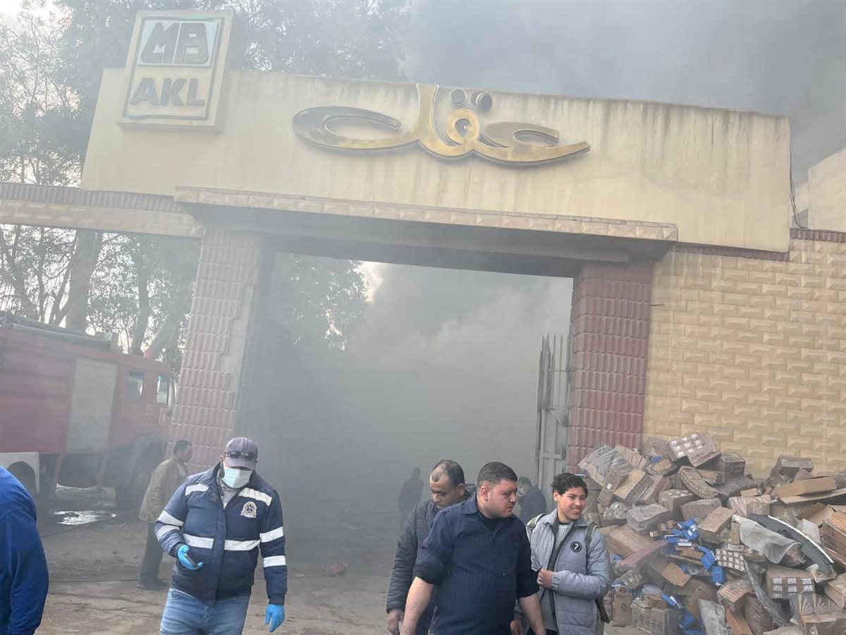 محافظ الدقهلية يتابع تداعيات الحريق الضخم بمصنع عقل لصناعة قطع غيار السيارات