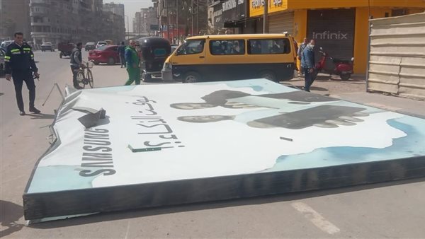 &nbsp;بسبب التقلبات الجوية.. وفاة شاب إثر سقوط لوحة إعلانات ضخمة بشارع البحر في المحلة الكبرى