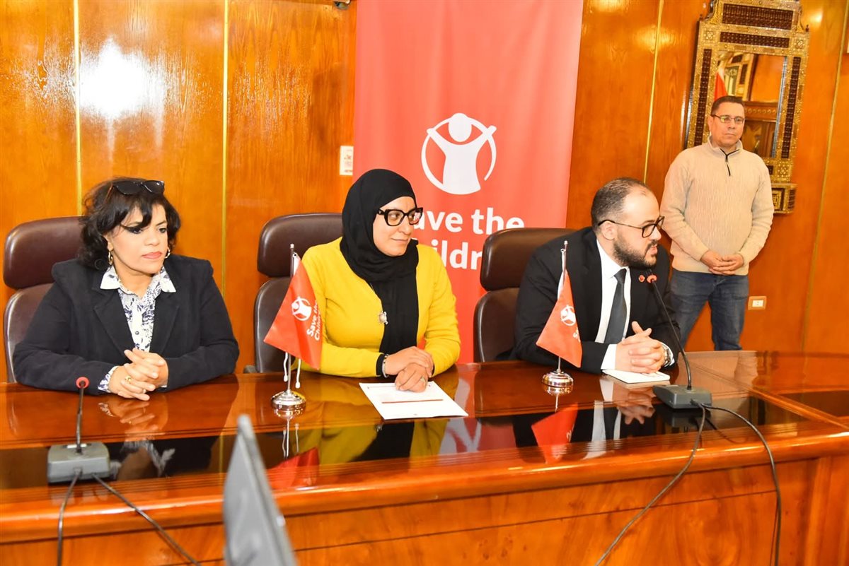 محافظ أسيوط يترأس اجتماع اللجنة الاستشارية للتنسيق مع منظمة إنقاذ الطفل لتنفيذ مشروعات تنموية