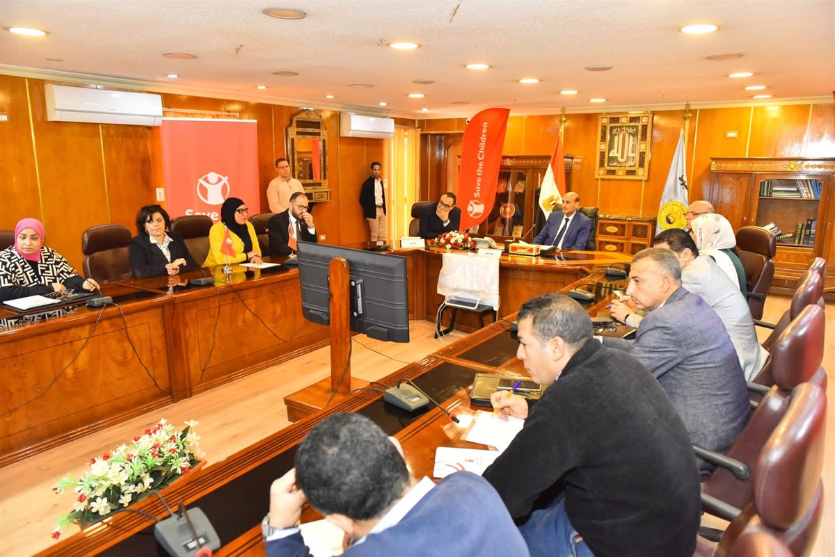 محافظ أسيوط يترأس اجتماع اللجنة الاستشارية للتنسيق مع منظمة إنقاذ الطفل لتنفيذ مشروعات تنموية