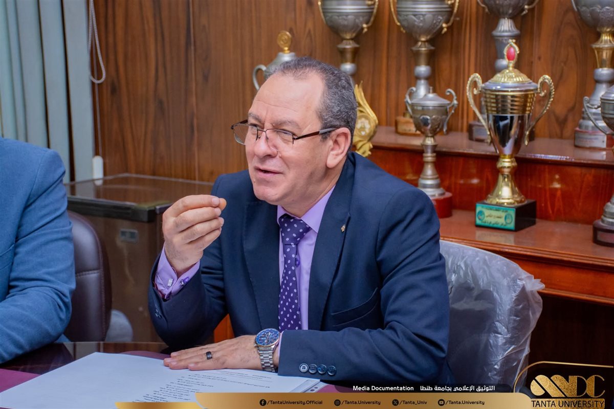 نائب رئيس جامعة طنطا يُكرم طلاب كلية الزراعة الفائزين بمراكز متقدمة في الدورة الأفروعربية الأولى