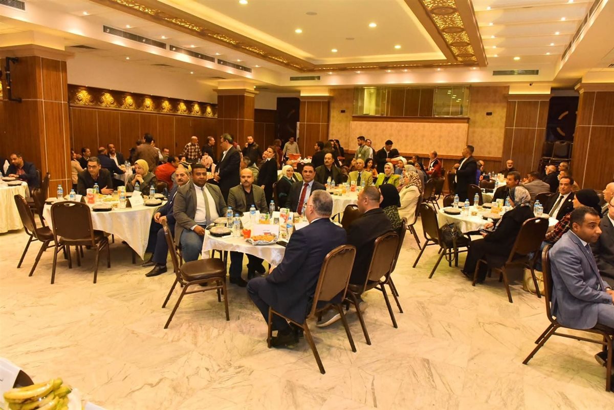 محافظ أسيوط يشهد إفطارًا جماعيًا بمطرانية الأقباط الكاثوليك ويؤكد: وحدة الصف تجسد قوة النسيج الوطني