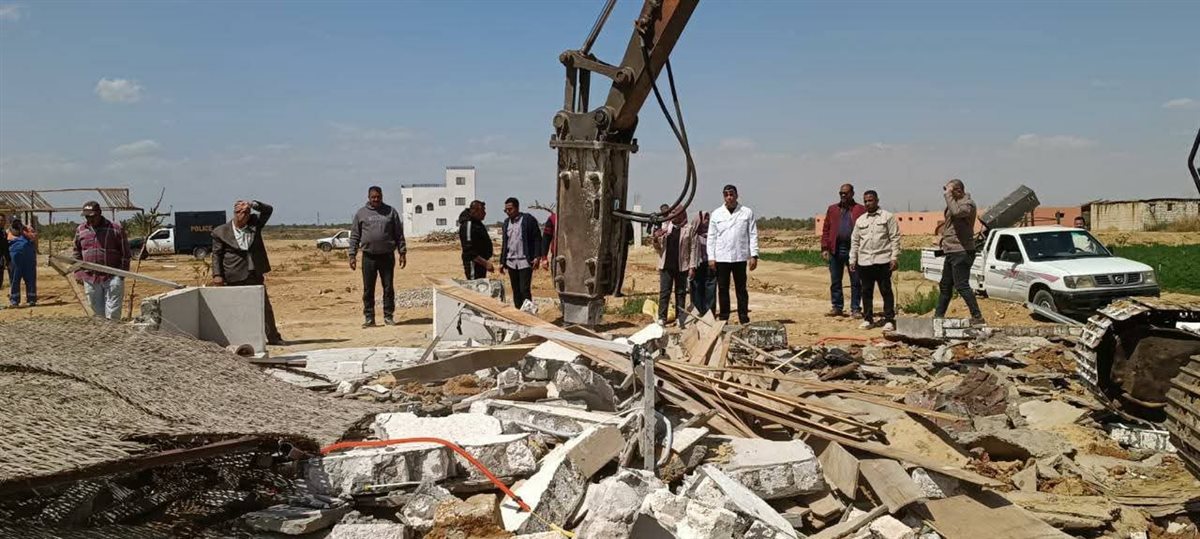 نائب محافظ السويس يضبط3 حالات تعدي علي أراضي الدولة بحي الجناين