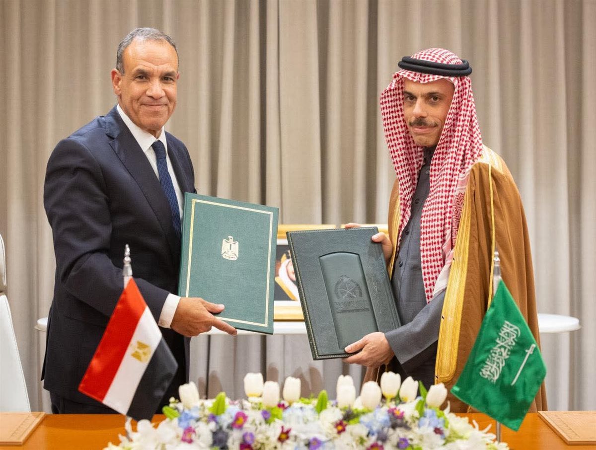 مصر والسعودية توقعان اتفاقية لإعفاء حاملي الجوازات الدبلوماسية من تأشيرات الإقامة القصيرة
