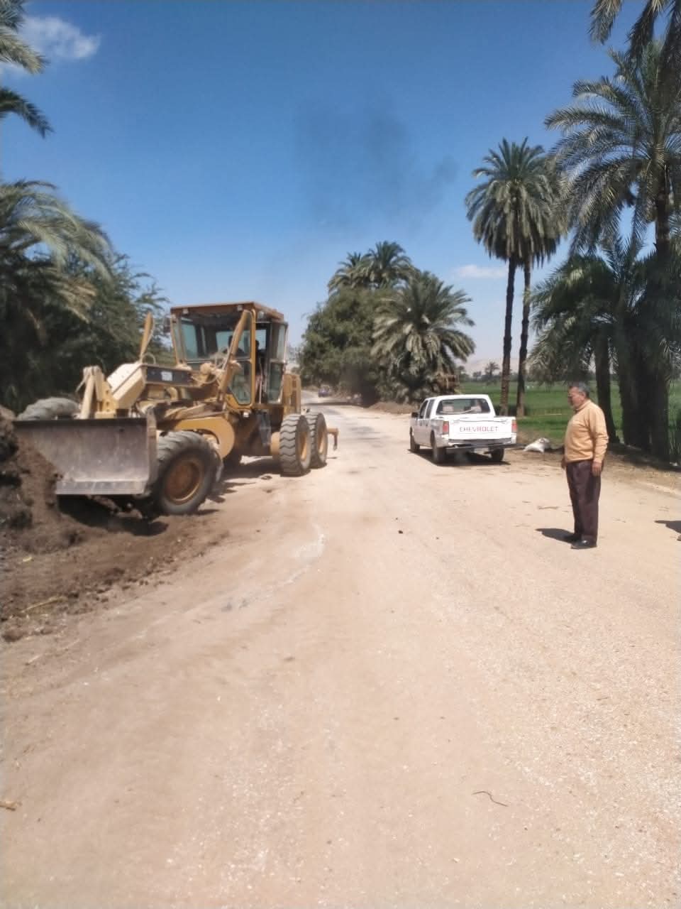 محافظ أسيوط يوجه بتكثيف تمهيد الطرق بالعتمانية بالبداري لتيسير حركة المواطنين .