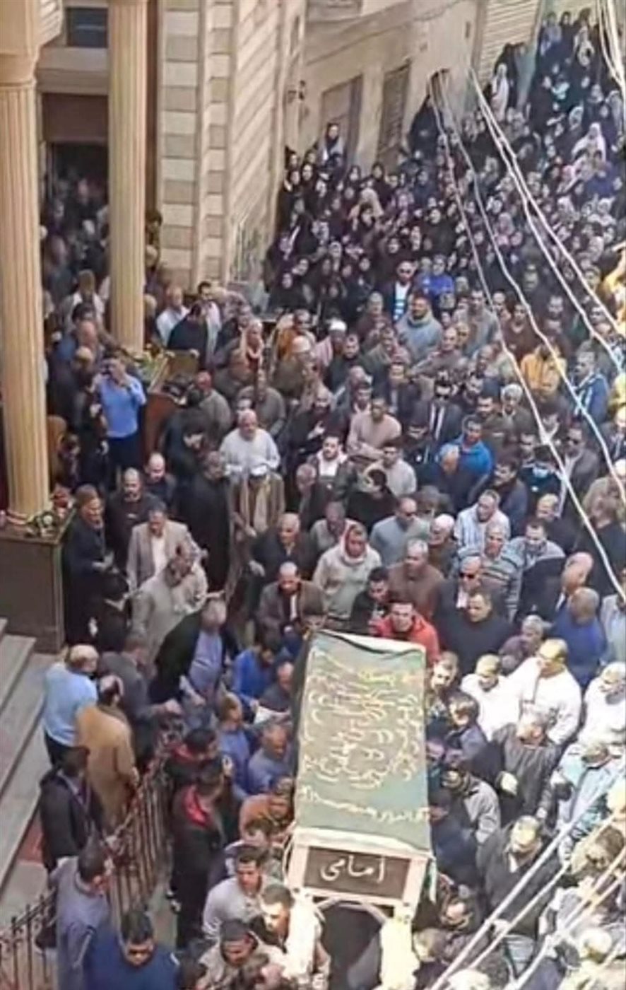 جنازة مهيبة.. تشييع جثمان طبيب الغلابة في قويسنا وسط حضور كبير من الأهالي&nbsp;