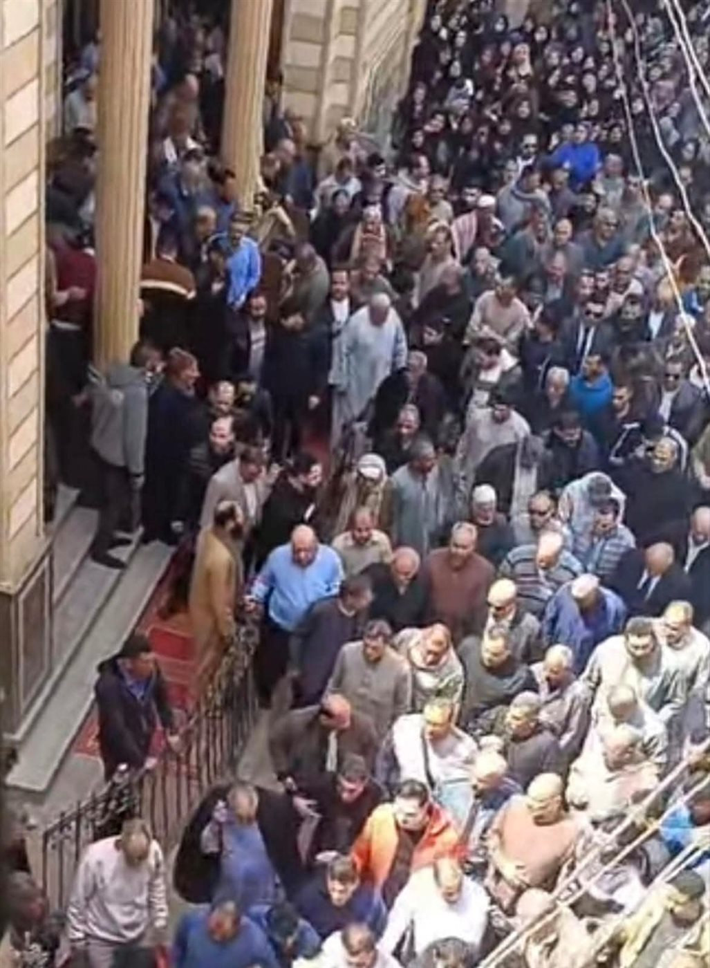 جنازة مهيبة.. تشييع جثمان طبيب الغلابة في قويسنا وسط حضور كبير من الأهالي&nbsp;