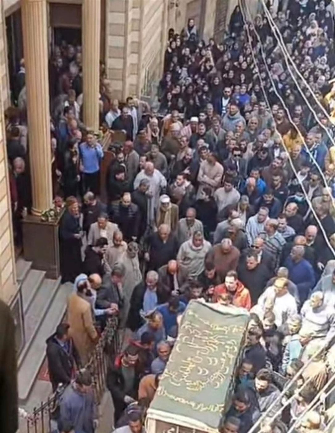 جنازة مهيبة.. تشييع جثمان طبيب الغلابة في قويسنا وسط حضور كبير من الأهالي .