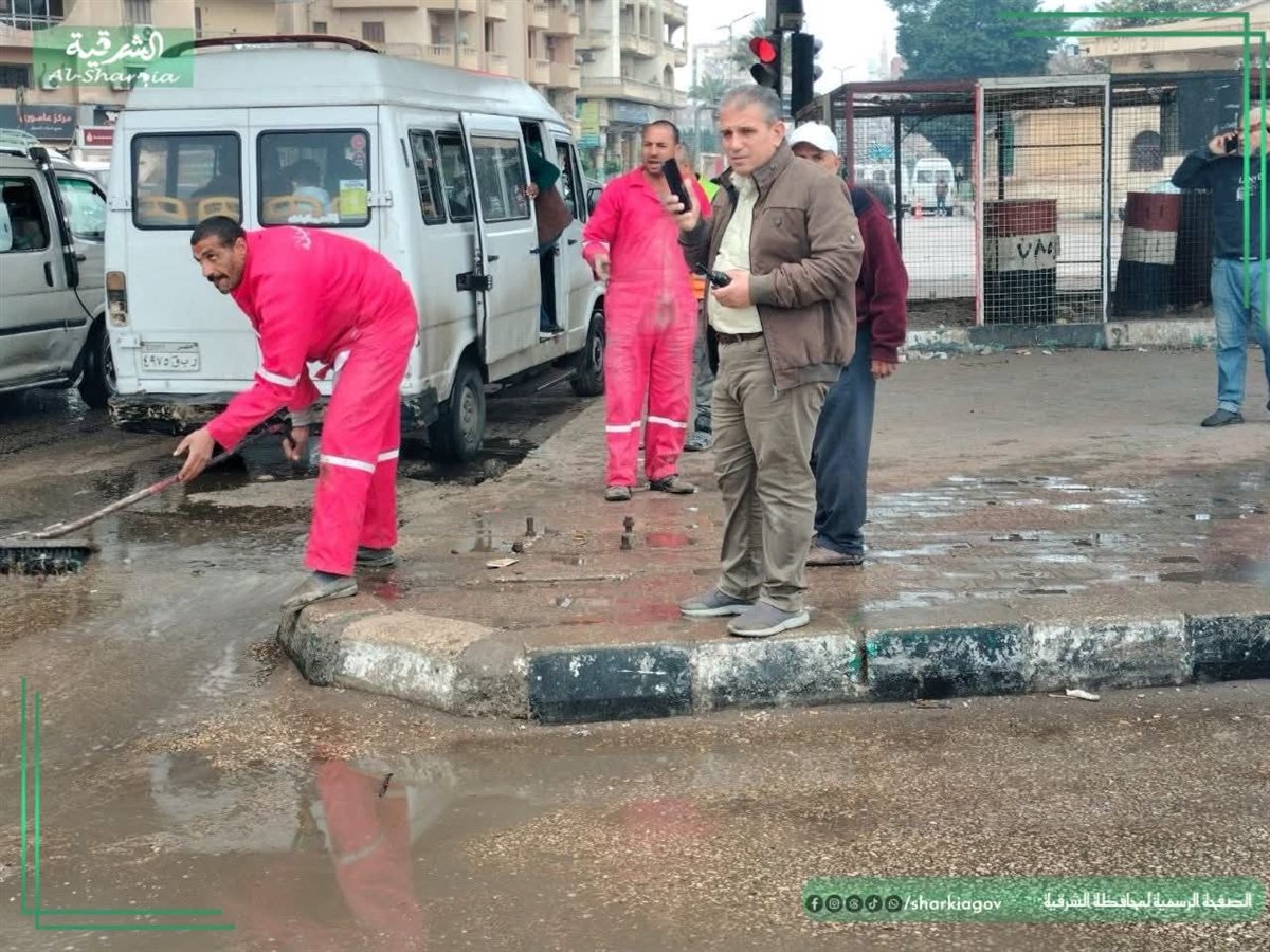 محافظ الشرقية يوجه بالدفع بسيارات الشفط والكسح لرفع مياه الأمطار