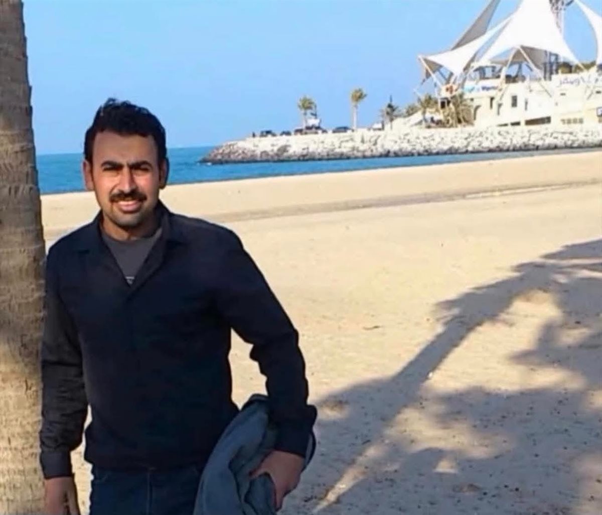 ضحية من الضحايا المتوفيين في الخارج&nbsp;