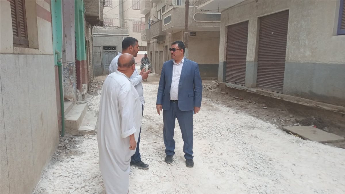 استمرار تطوير شوارع القوصية بالإنترلوك ضمن خطة الارتقاء بالمرافق وتحسين الخدمات للمواطنين بأسيوط