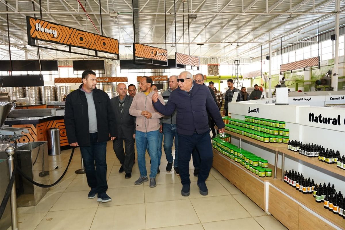 محافظ مطروح يتفقد معاصر الزيتون ويوجه بالتوسع في التسويق ودراسة إنشاء مصنع للتين