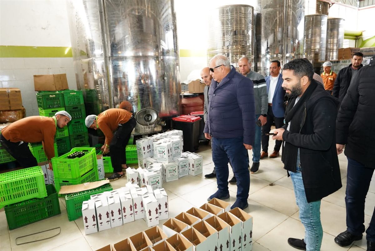 محافظ مطروح يتفقد معاصر الزيتون ويوجه بالتوسع في التسويق ودراسة إنشاء مصنع للتين