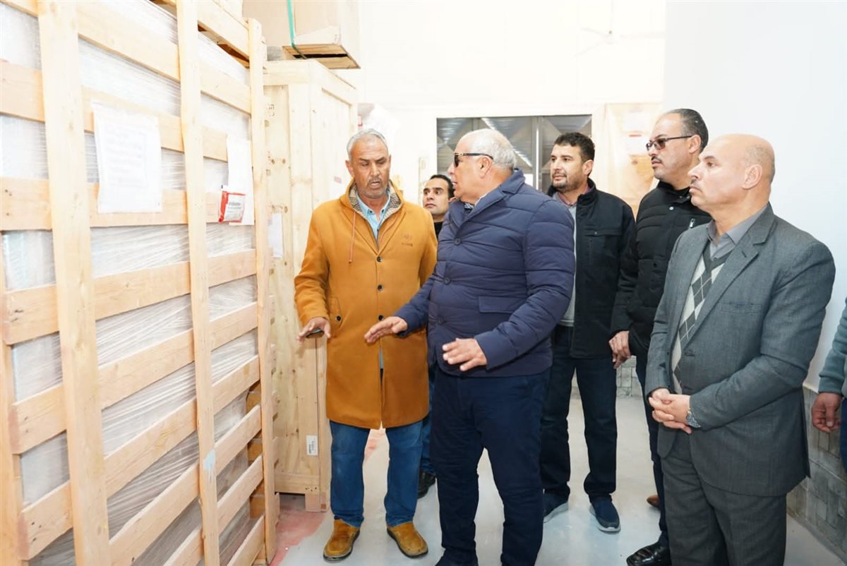 محافظ مطروح يتابع تطوير مصنع الأطراف الصناعية لخدمة مصابي الألغام وذوي الهمم